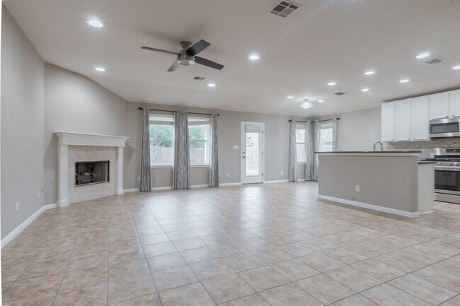 Building Photo - 9408 Castle Pines Dr
