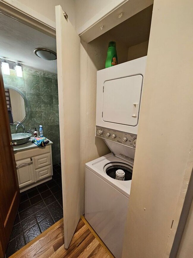 Building Photo - Unique FREESTANDING 2 Bed/ 1.5 Bath Townhome in Mountain View