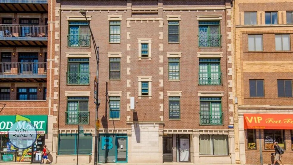 Building Photo - 3349 N Clark St