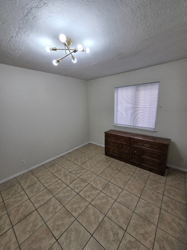 Building Photo - 142 Rhode Island St SE