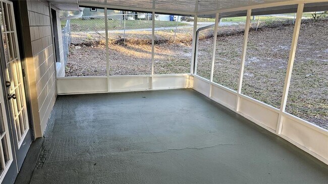 Building Photo - 372 E Beach St