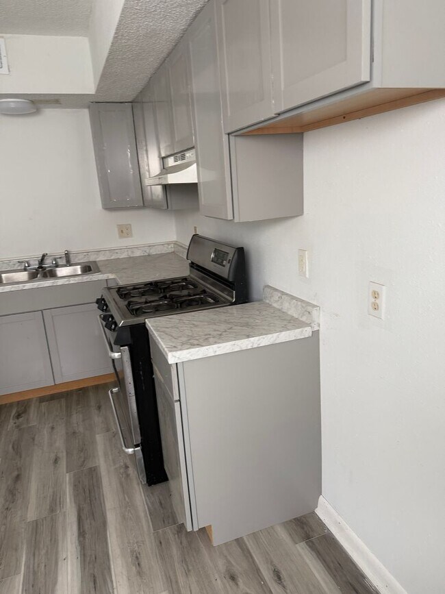 Building Photo - Affordable Town home