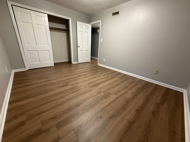 Building Photo - 3328 Pinewood Ave