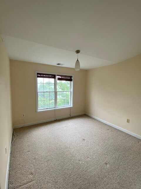 Building Photo - 6924 Fairfax Dr