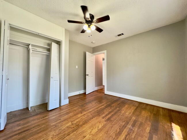 Building Photo - Rental