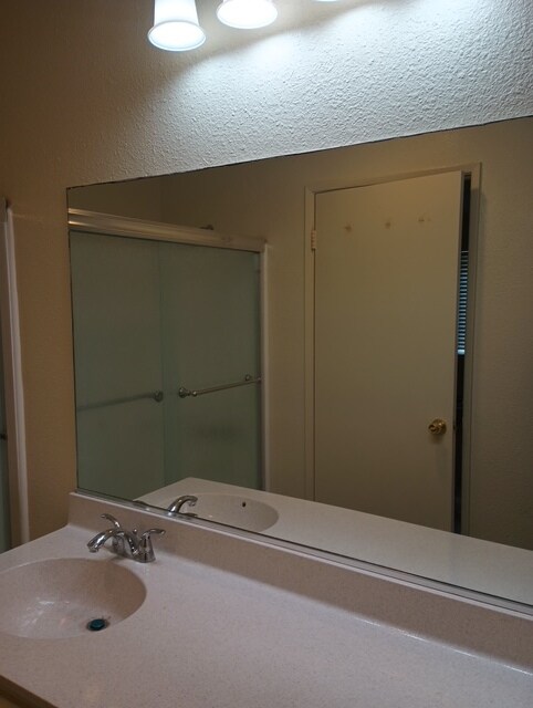 Building Photo - 200 W Chestnut St