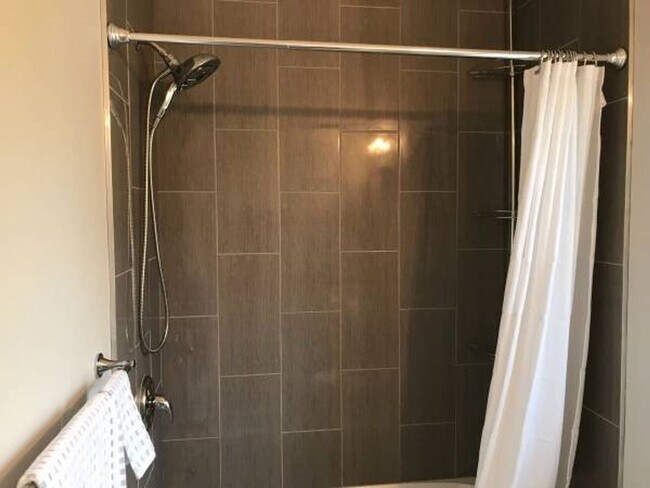 Building Photo - Jasmines Q