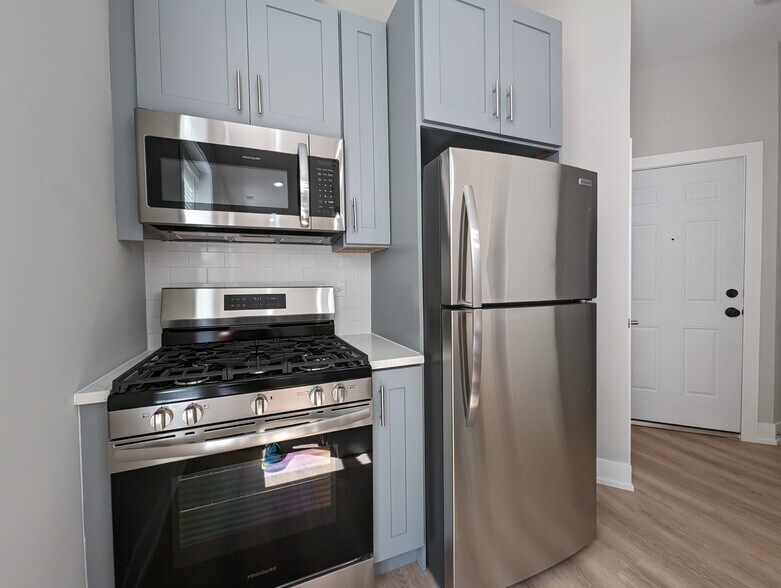 Building Photo - 441 W Belden Ave