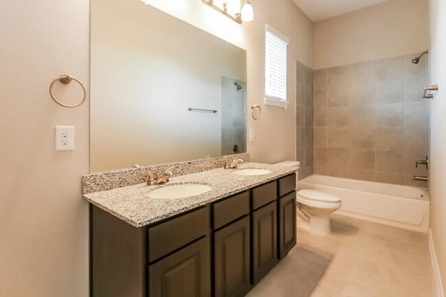 Building Photo - 1538 Lakeland Cir