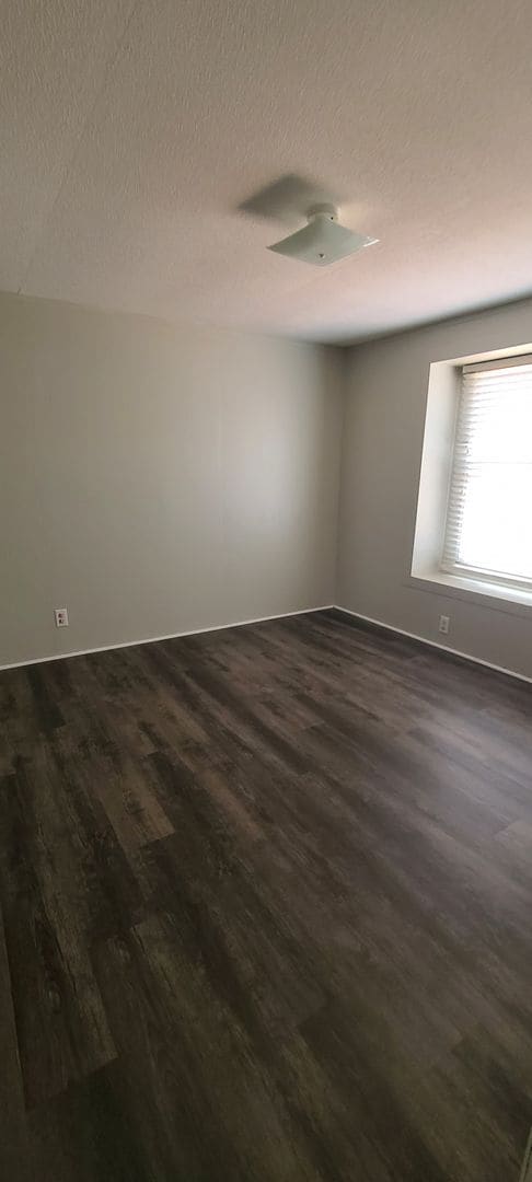 Building Photo - Single Wide Mobile Home