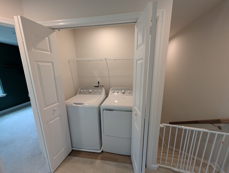 Building Photo - 420 Park Ave