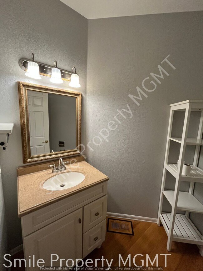 Building Photo - single house