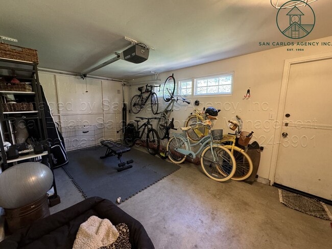 Building Photo - 3 Bed / 2 Bath Charming Carmel Point Home