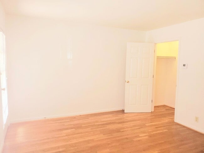 Building Photo - 230-232 W Pacemont