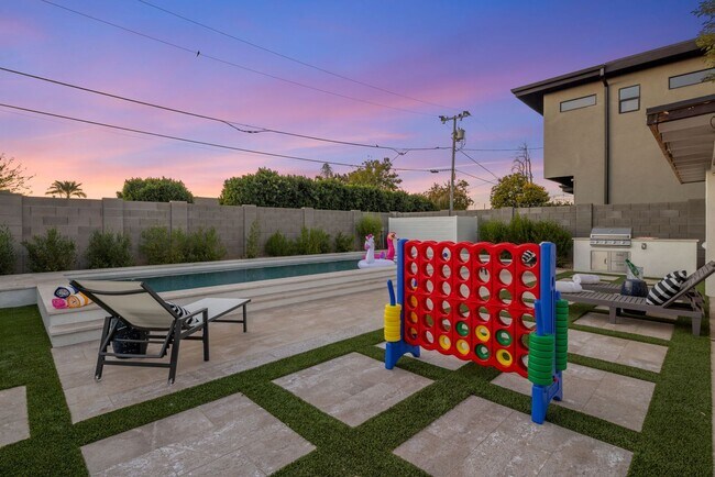 Building Photo - COMING SOON! Fully Furnished 3 Bedroom 3 Bathroom Home in Old Town Scottsdale