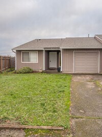 Building Photo - Hillsboro Duplex- 2 Bedroom 1 bathroom with fenced in yard available !