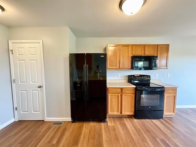 Building Photo - 830 Harbor Woods Dr