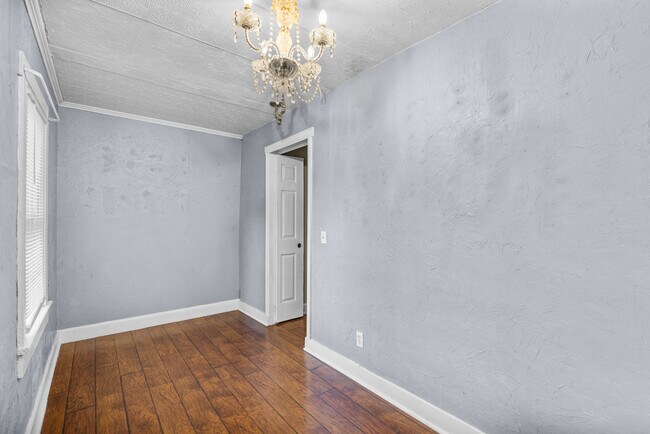 Building Photo - 209 W Bridgers St Ext