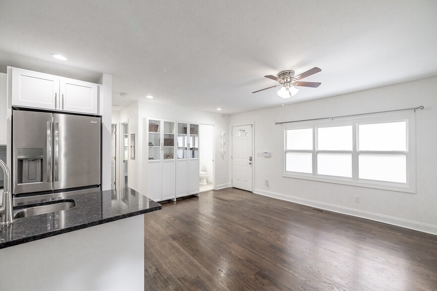 Building Photo - 2065 W Flat Shoals Terrace