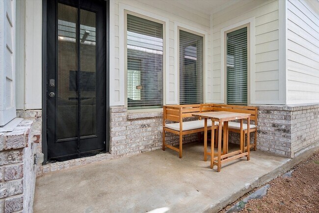 Building Photo - 7207 Daytona Mews