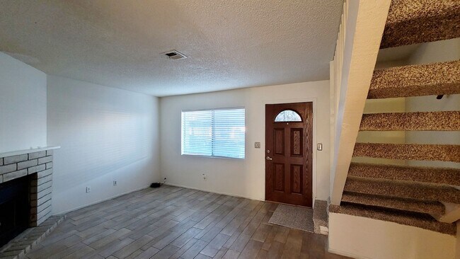 Building Photo - 5245 Child Ct