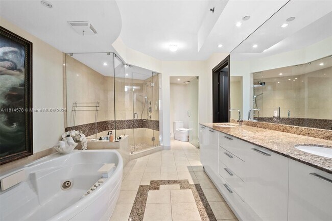 Building Photo - 18911 Collins Ave