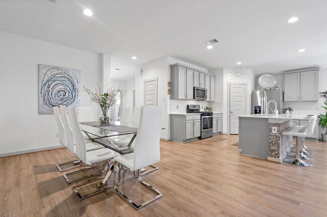 Building Photo - 29403 Ella Larchmont Ct