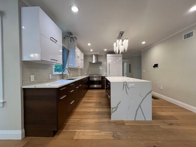 Building Photo - 23 Winslow Rd