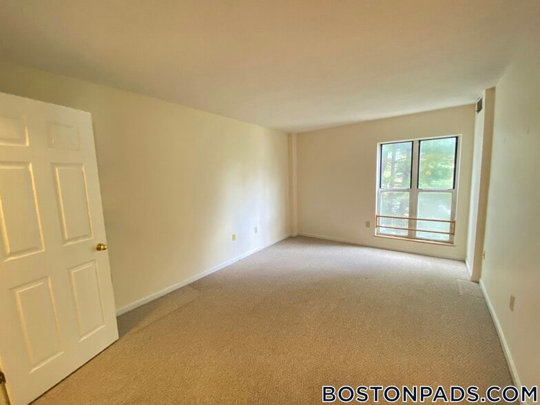 Building Photo - 345 Franklin St