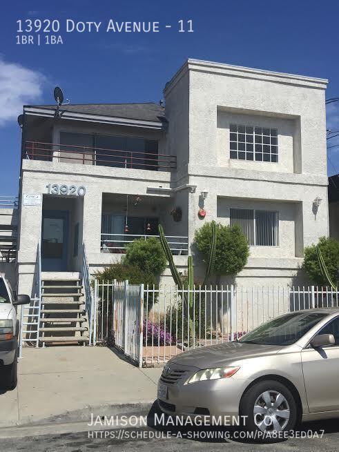 Primary Photo - 13920 Doty Ave