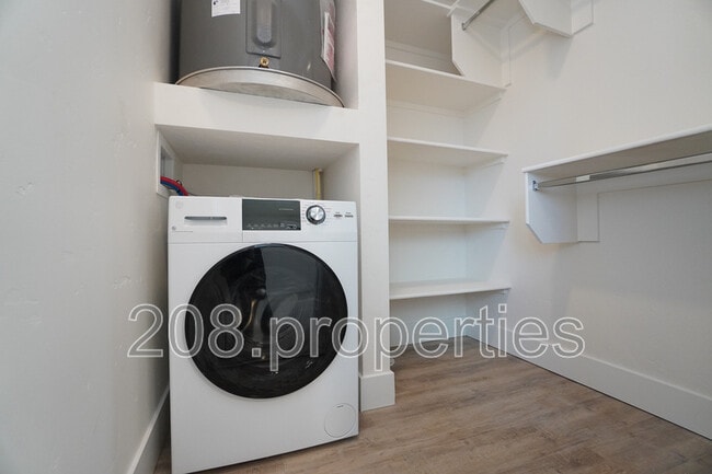 Building Photo - 4633 N Iota Ln