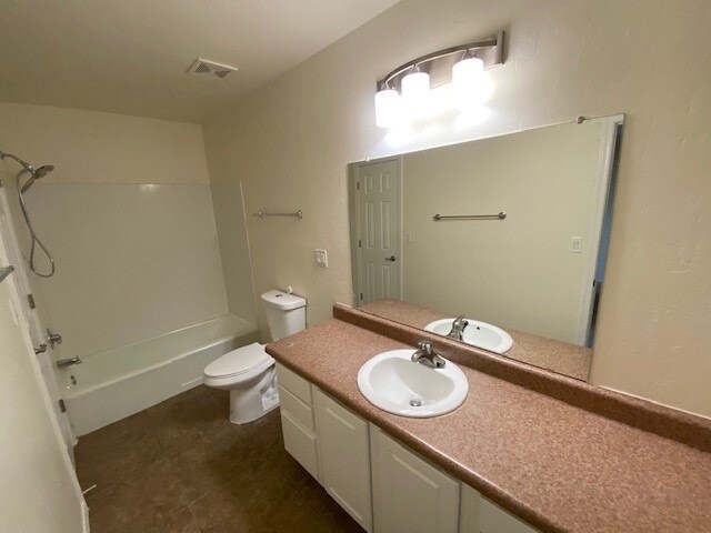 Building Photo - 953 N Desert Ave