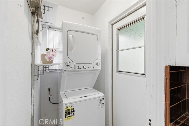 Building Photo - 1950 S Palm Grove Ave