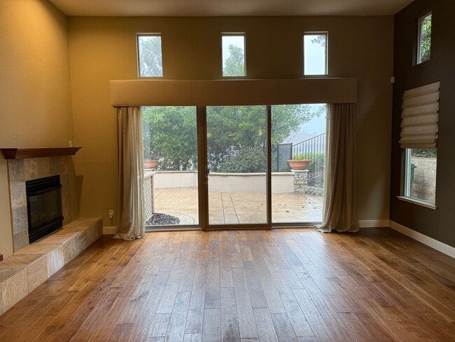 Building Photo - Beautiful 3 bedroom plus loft and office in highly sought Serrano community!