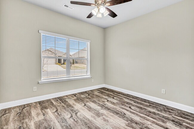 Building Photo - 113 Fourstar Ln