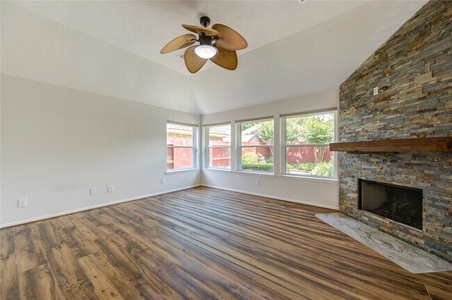 Building Photo - 15831 Laurel Cove