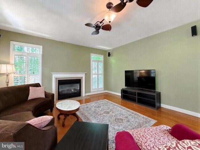 Building Photo - 23118 Silverberry Way