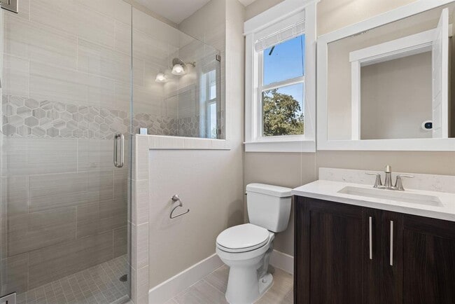 Building Photo - 1700 Cedar Bend Dr