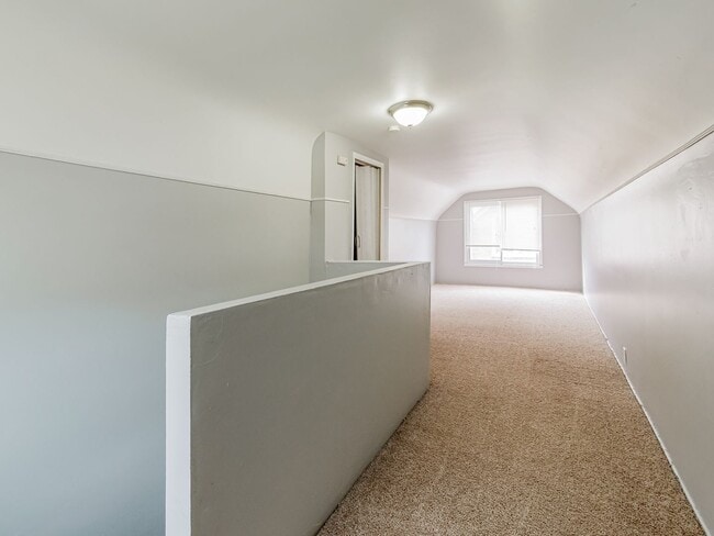 Building Photo - Welcome to this charming 3-bedroom, 1-bath...