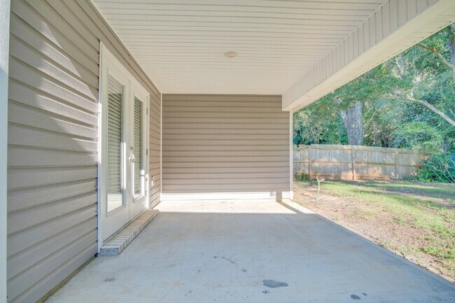 Building Photo - North Pensacola newer construction home– O...