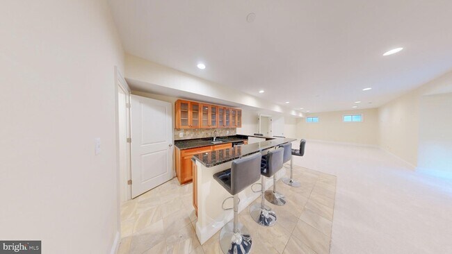 Building Photo - 6403 Earlham Dr