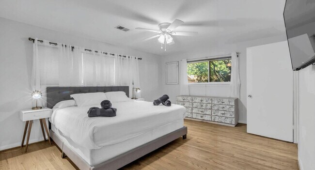 Building Photo - 5403 Carew St