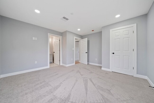 Building Photo - 13 Broadway