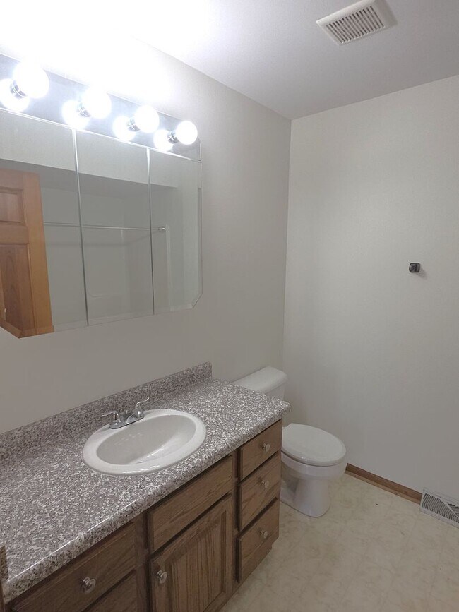 Building Photo - 3205 S Ridge Crest Ct