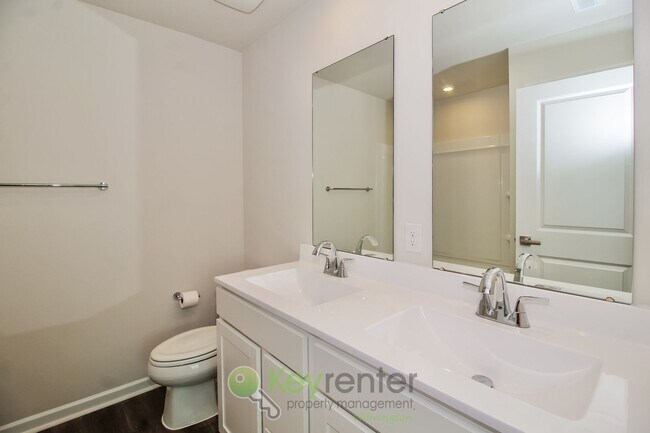 Building Photo - Brand new 3 bedroom 2.5 bathroom townhome in Calabash