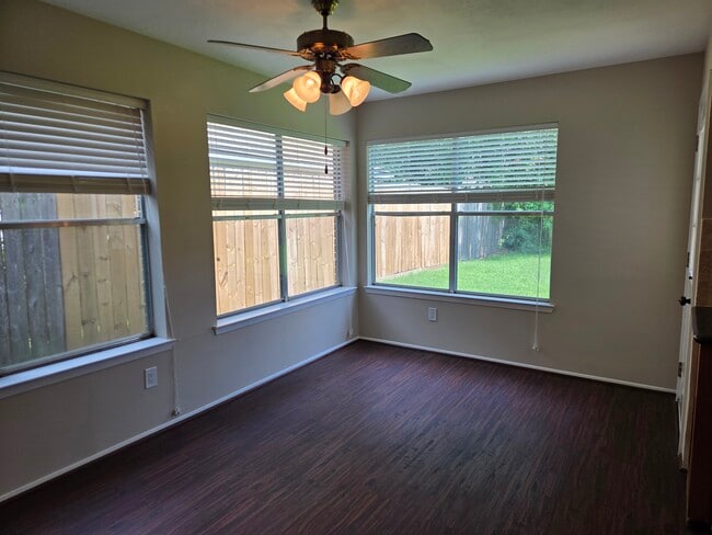 Primary Photo - 8530 Lake Crystal Dr