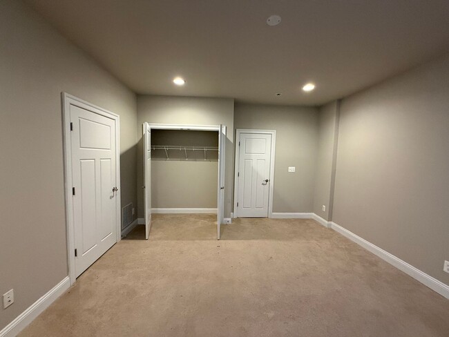 Building Photo - 2126 Avinity Loop