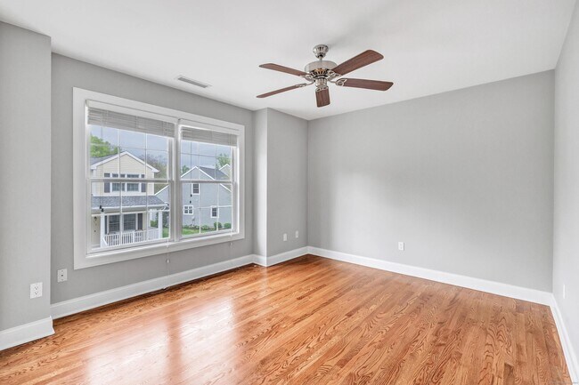 Building Photo - 70 Maple Oak Dr