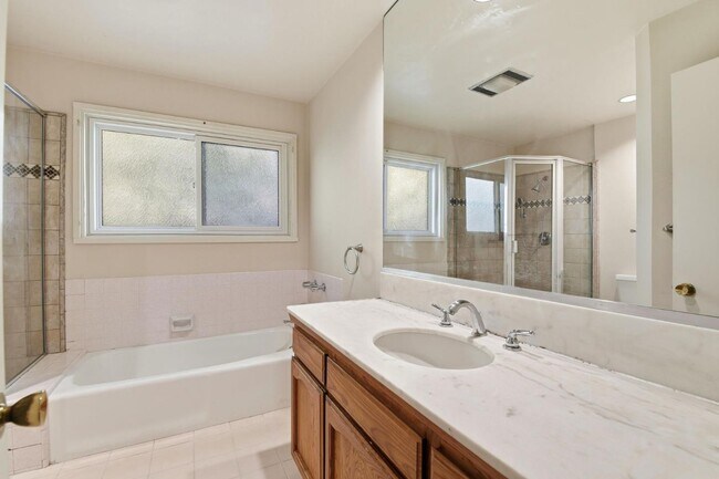 Building Photo - 1008 Westholme Ave