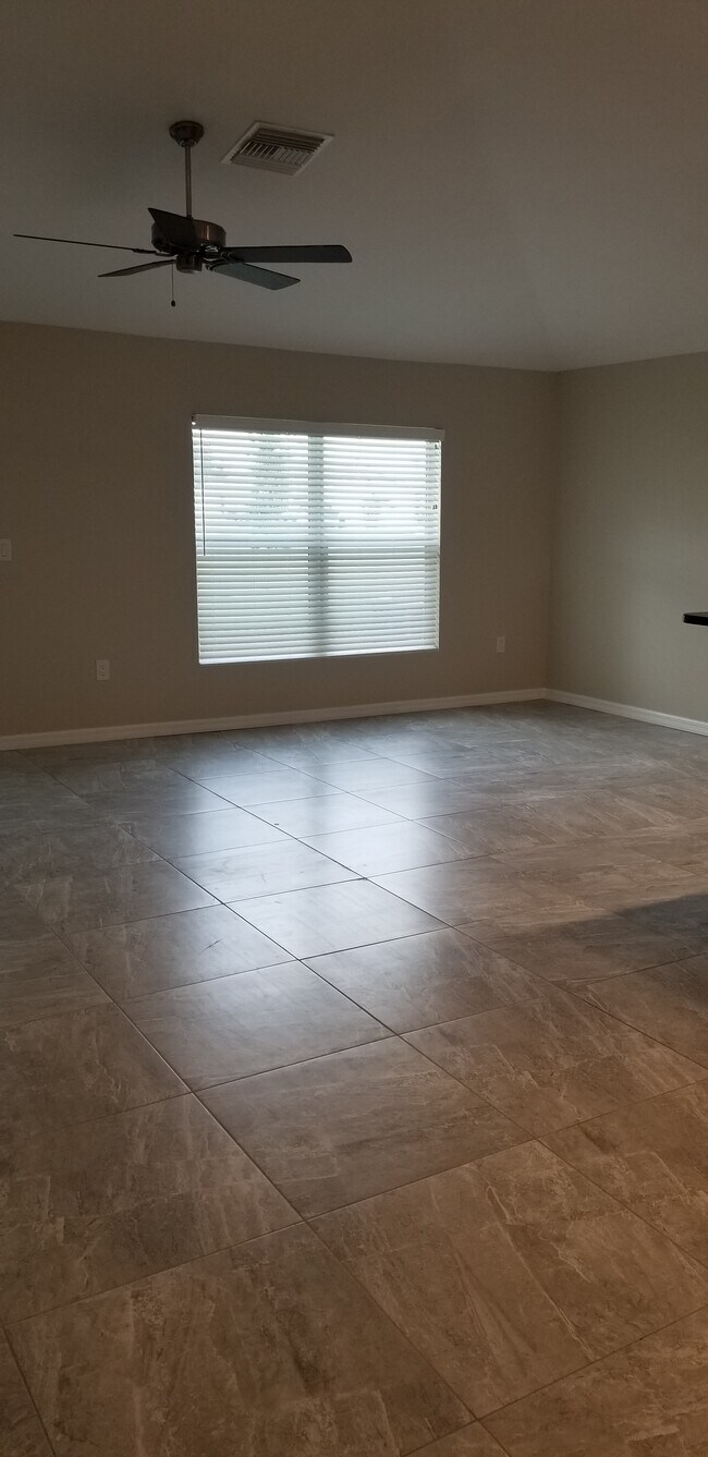 Building Photo - 1721 SW 33rd Terrace